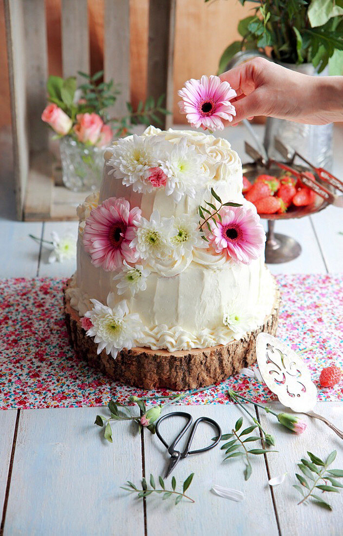 Small flowery Wedding cake
