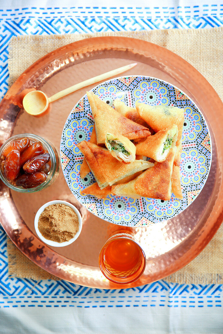 Samosa mit Spinat und Hähnchen