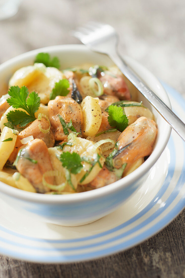 Kartoffelsalat mit Miesmuscheln und Curry