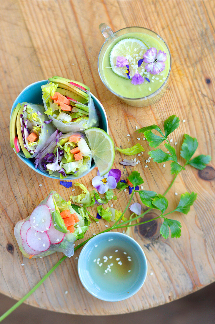 Revisited avocado smoothie with spring rolls