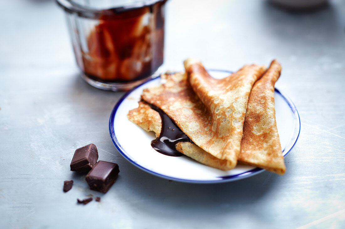 Crêpes with melted chocolate