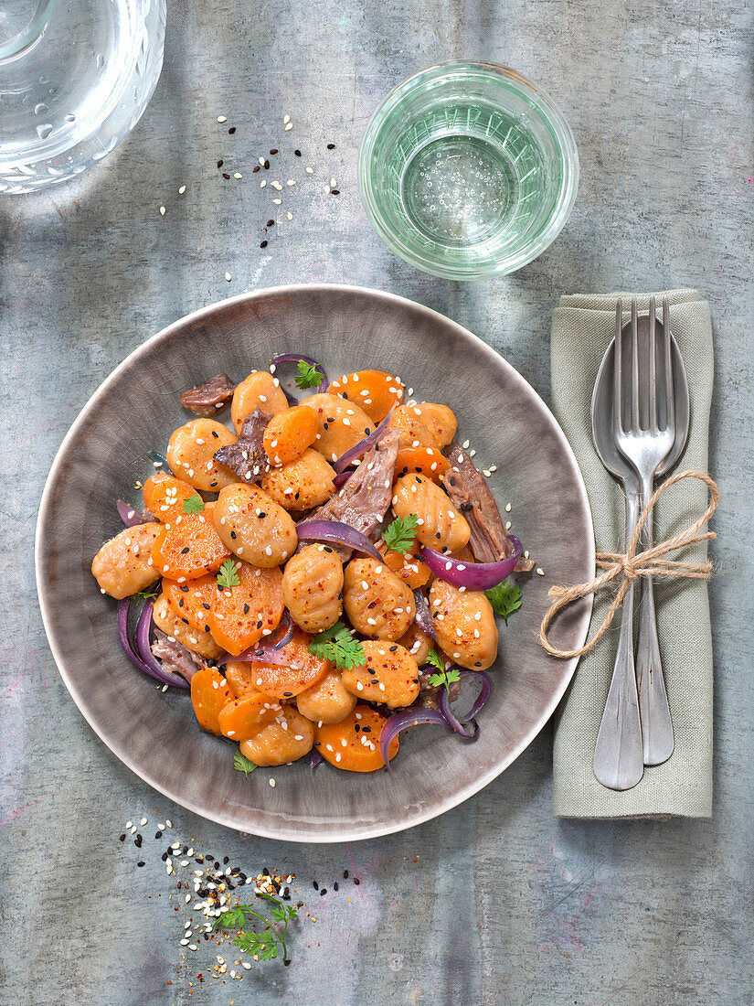 Pumpkin gnocchis with duck, glazed carrots and sesame