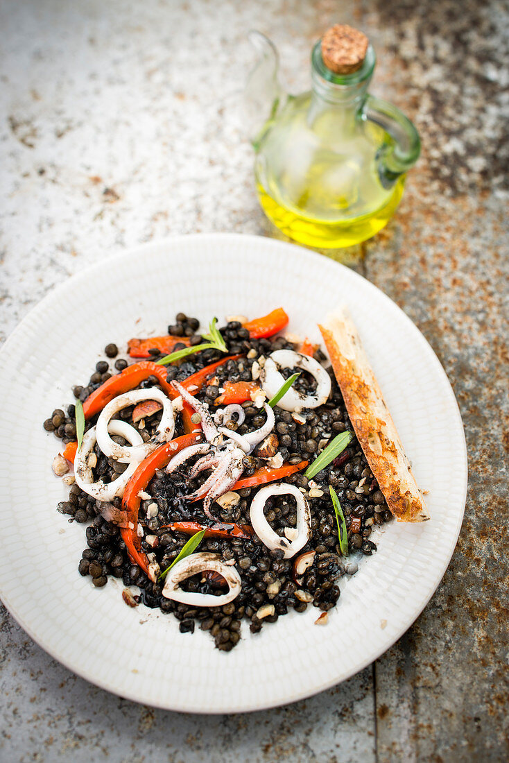 Lentil salad with squid and red pepper