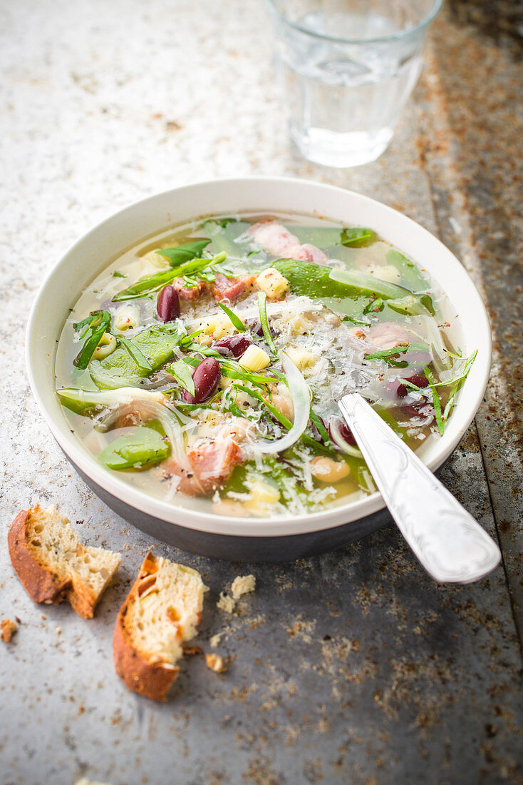 Gemüsesuppe mit Speck