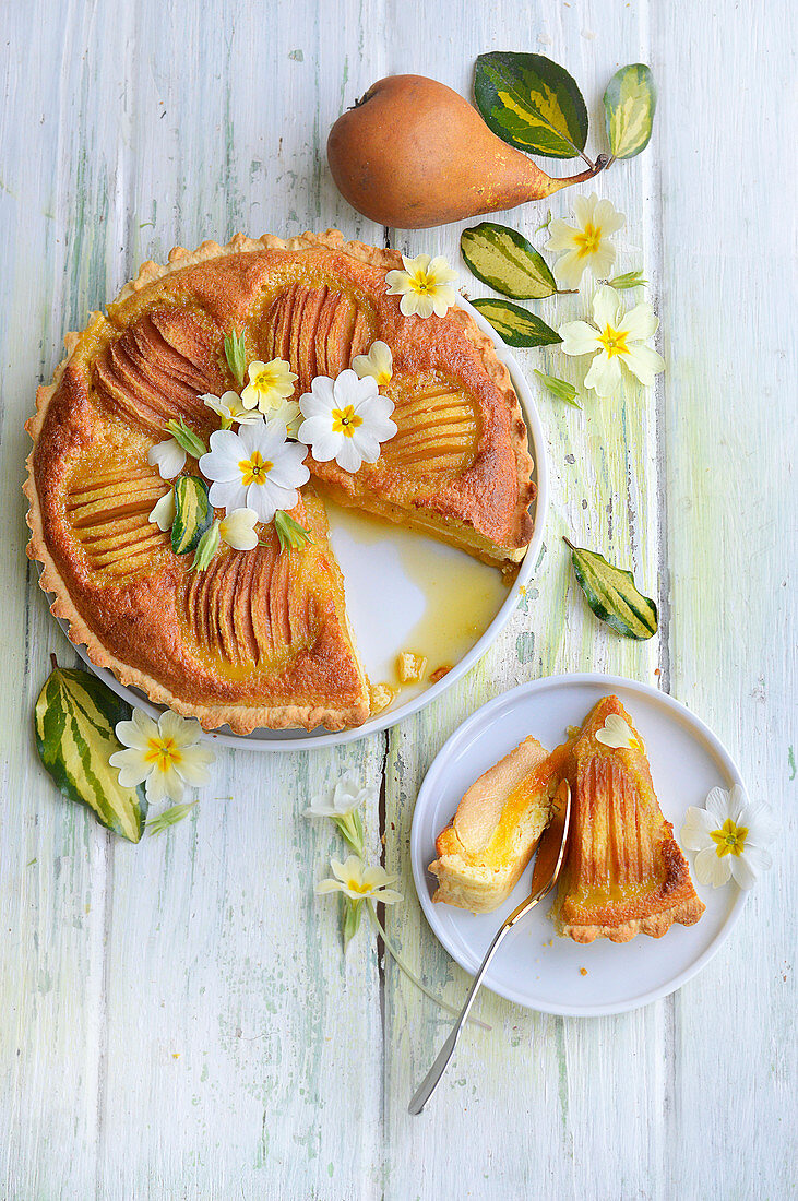 Almond and pear pie