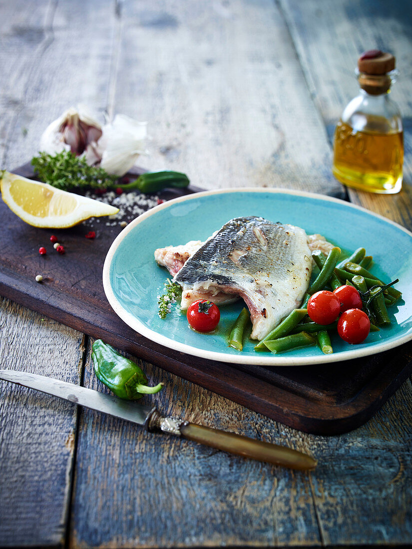 Pan-fried sea bream,green beans and cherry tomatoes with thyme