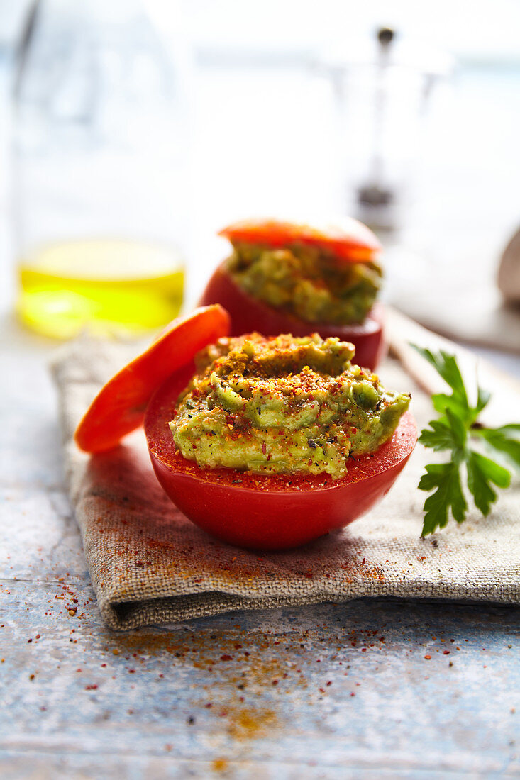 Tomatoes stuffed with spicy guacamole