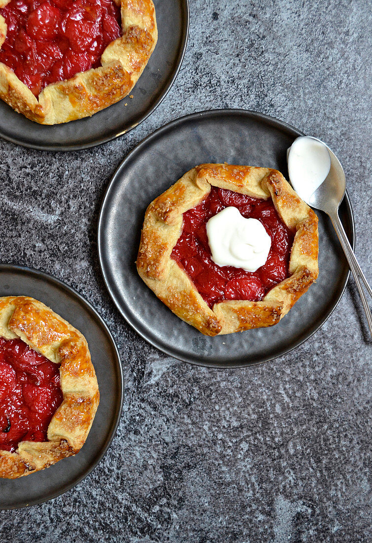 Small cherry tartlets