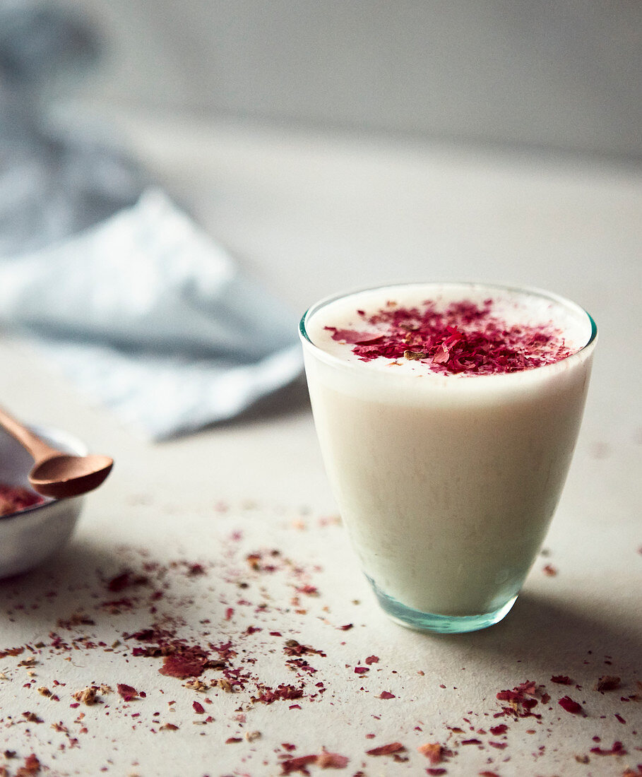 Earl Grey mit Kokosmilch und Rose