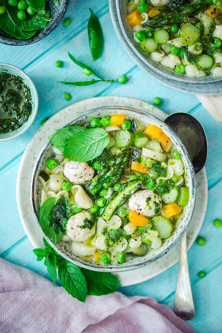 Spring soup with peas, asparagus, meatballs, pasta and mintpesto