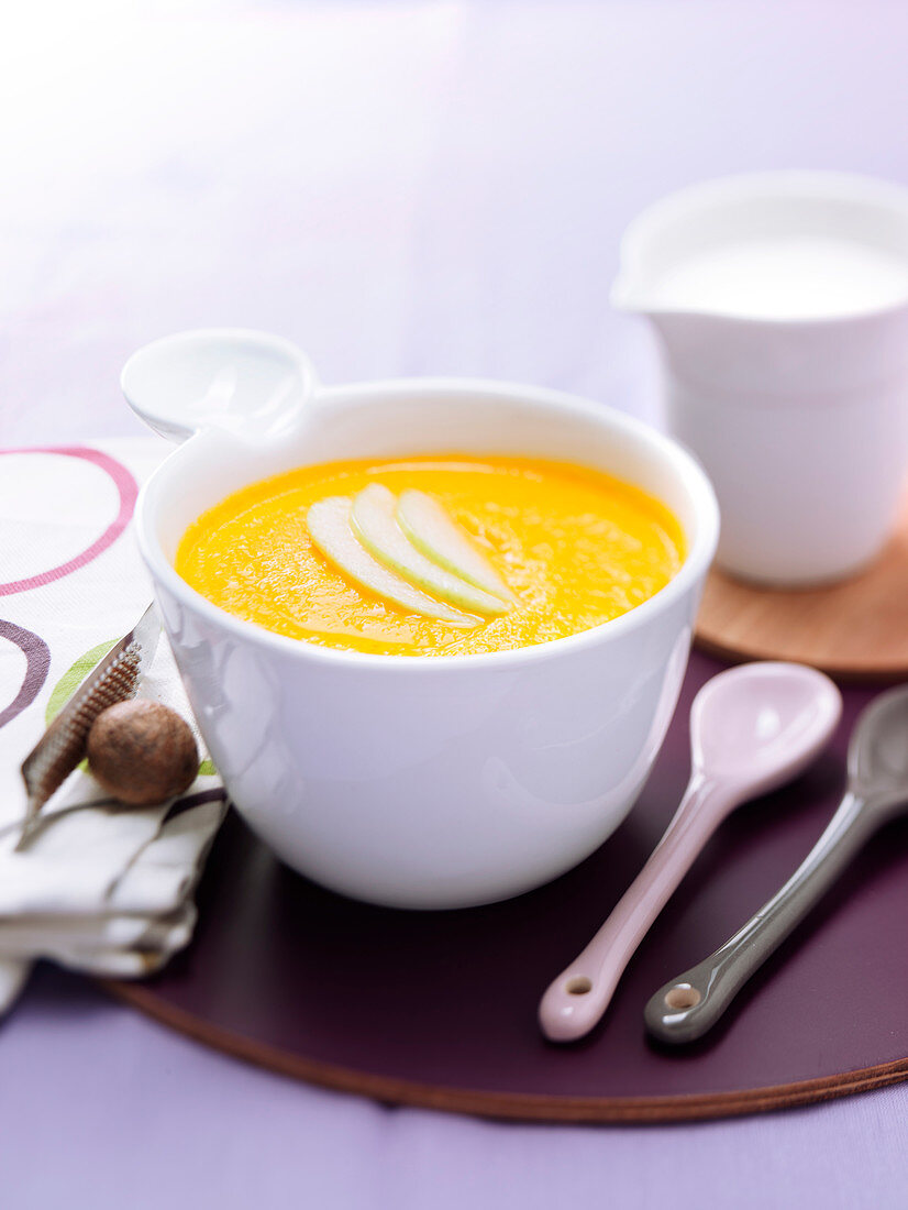 Cream of carrot and green apple soup with nutmeg