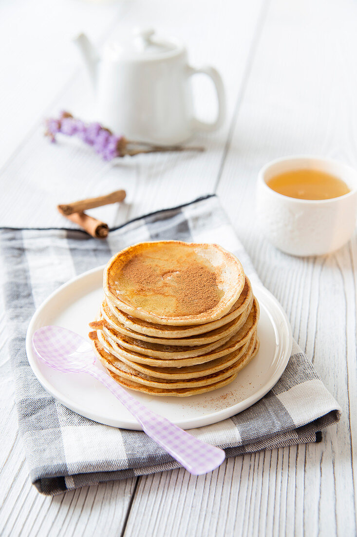 Pancakes mit Honig und Zimt