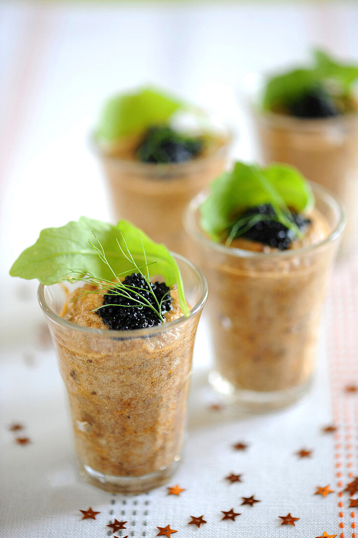 Mousse von Auberginen-Kaviar mit Fischrogen