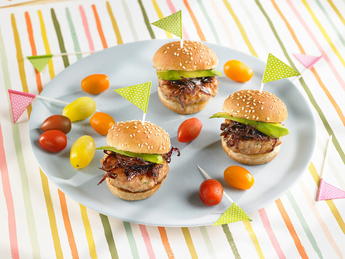 Mini chicken burgers with red onion and avocado