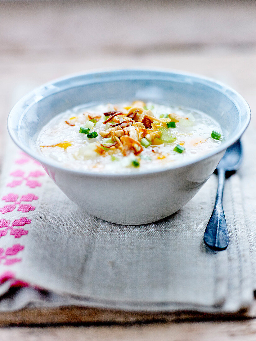 Congee with pumpkin and peanuts