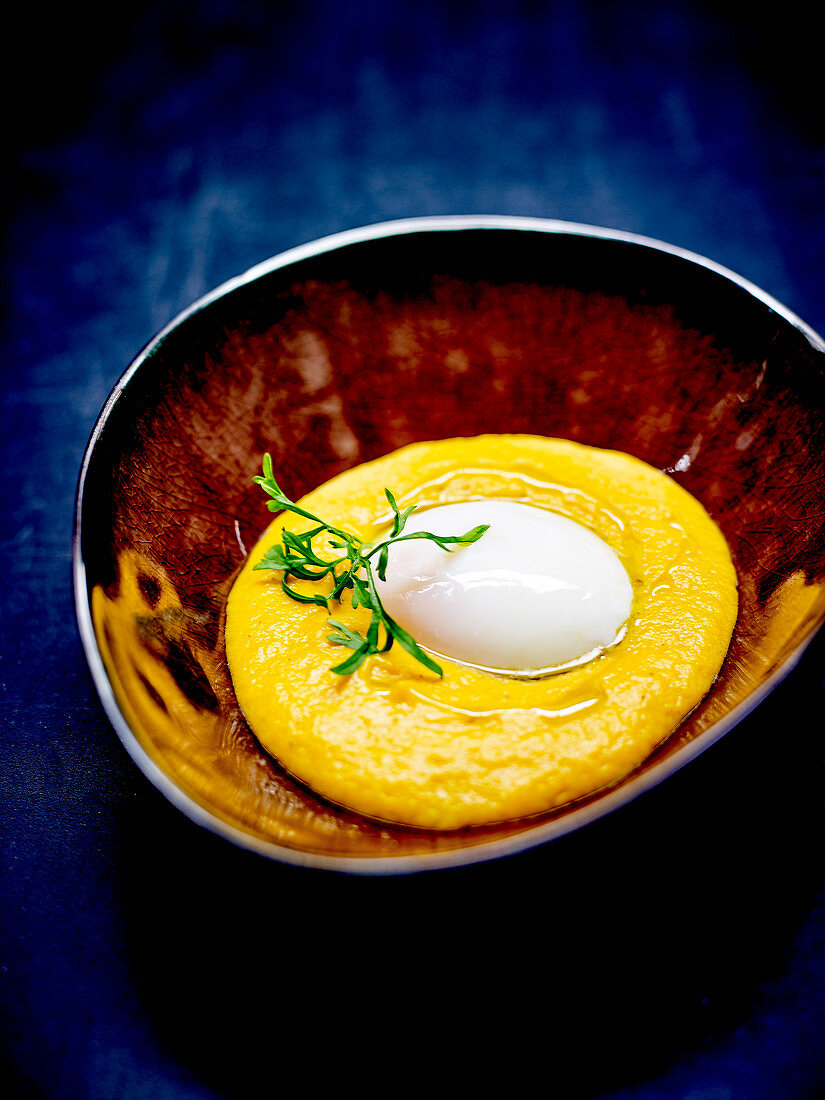 Creamed green pumpkin with a perfect egg cooked at 65 degres