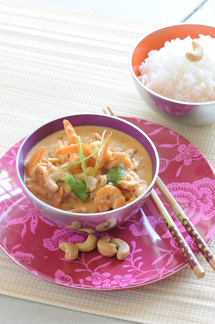 Thai-Curry mit Garnelen und Kokosmilch
