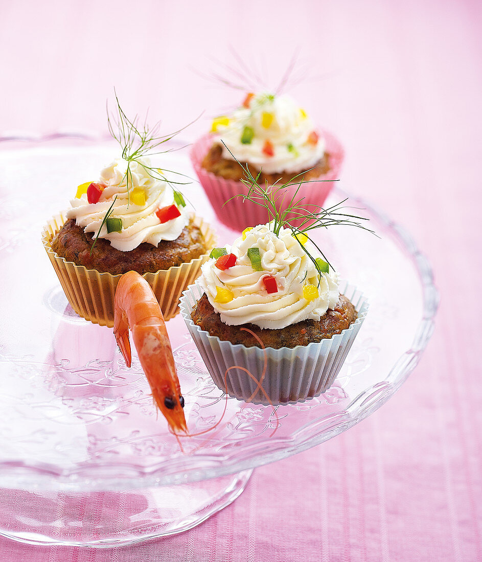 Pikante Cupcakes mit Paprika und Garnelen