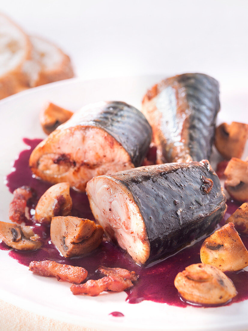 Mackerel cooked in red wine
