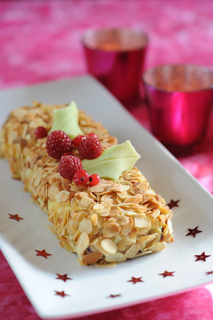 Almond and red fruit log cake