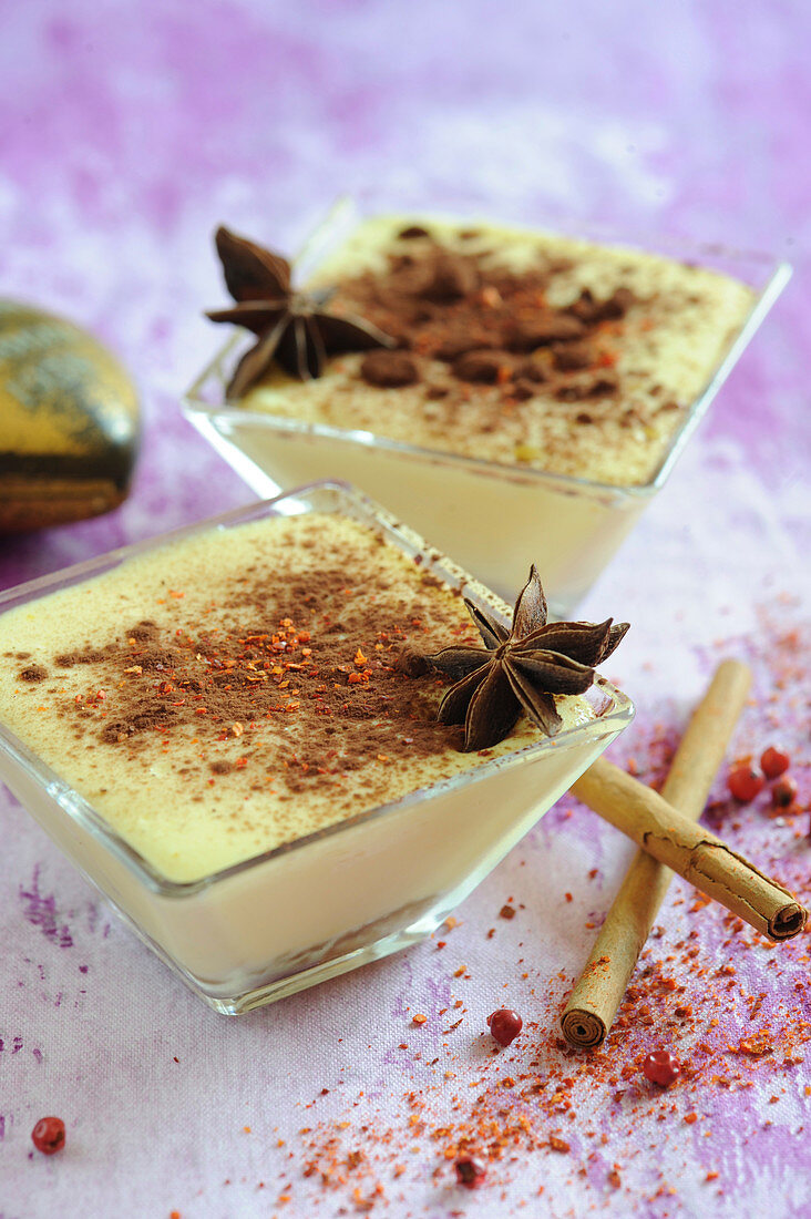 Kleines Tiramisu mit Sternanis und Zimt