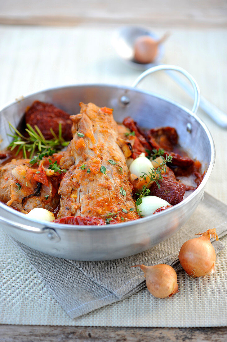 Filet Mignon mit eingelegten Tomaten und Frühlingszwiebeln