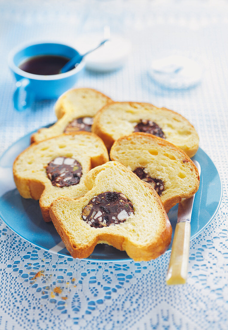 Brioche mit Schokosalami