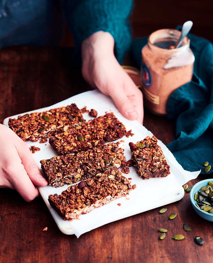 Muesli bars with cocoa powder and cereals