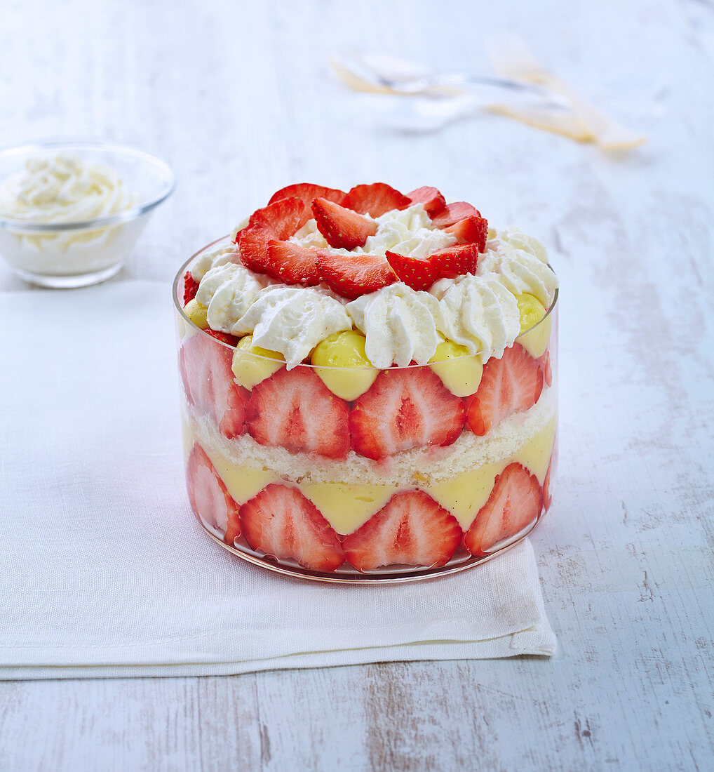 Strawberry trifle with pastry cream