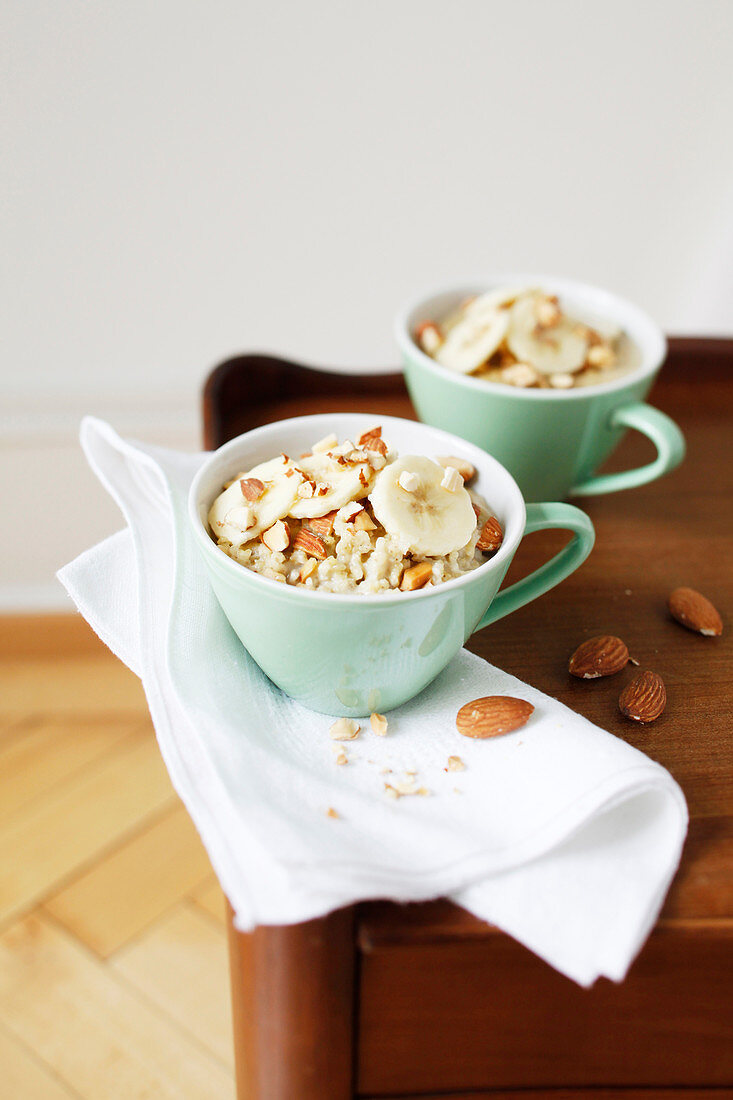 Rice pudding with almonds and banans