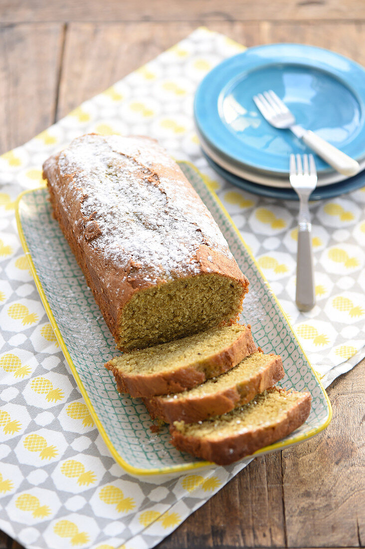 Matchatee-Tonkabohnen-Kastenkuchen