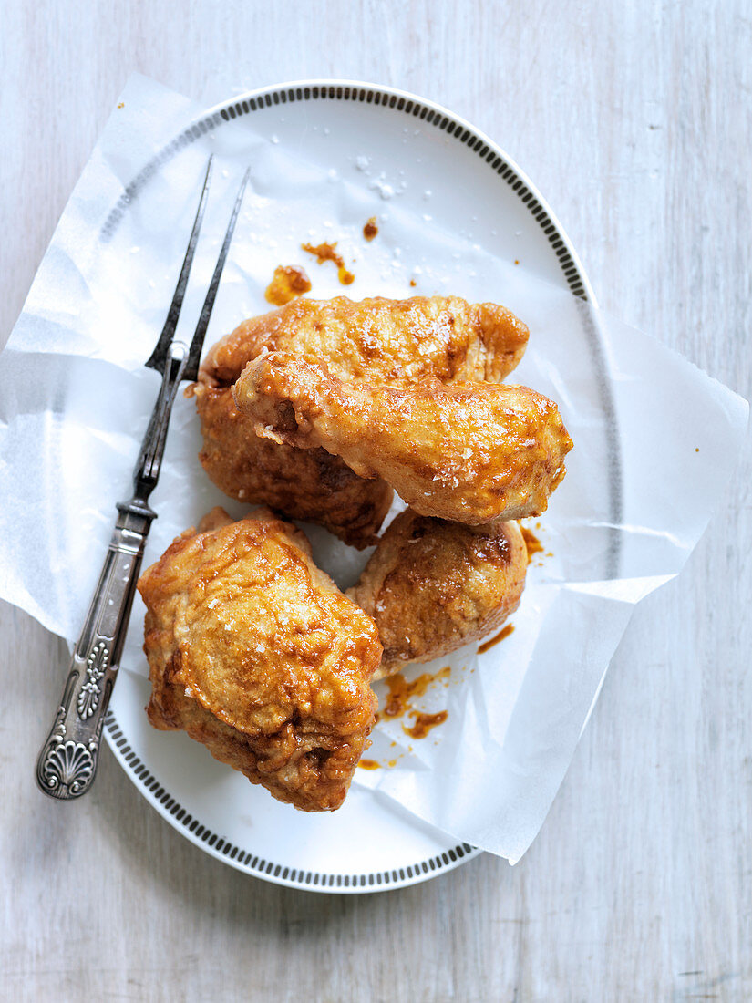 Hähnchen mit Schwarztee-Marinade und frittiertem Thymian