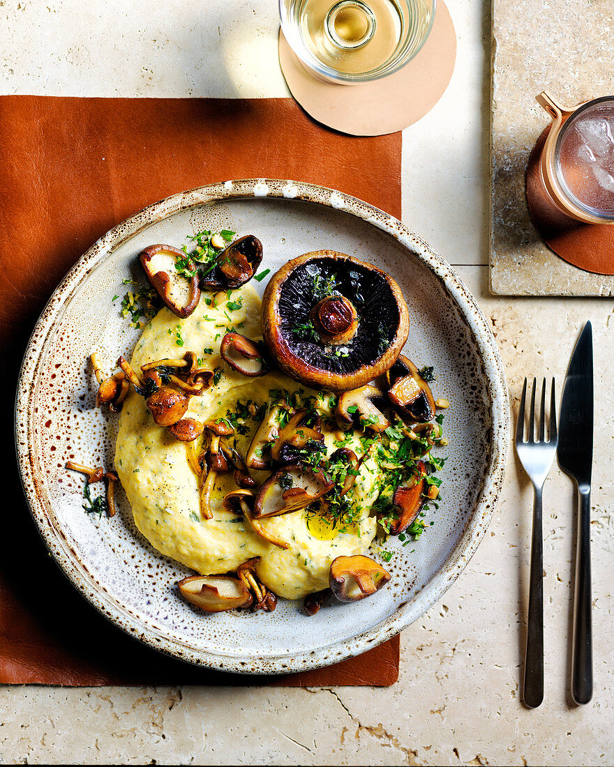 Creamy polenta with mushrooms and thyme