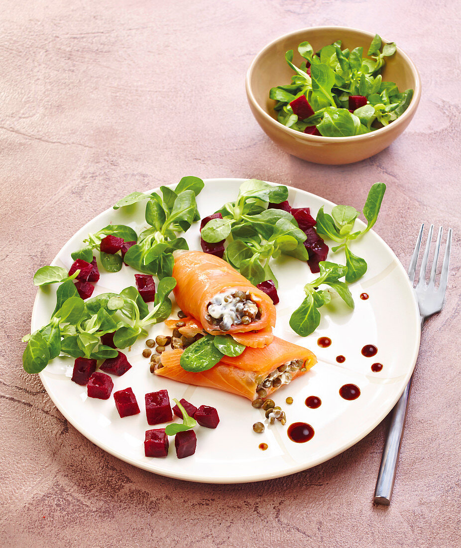 Smoked Trout Wrap with Green Lentils, Lamb's lettuce and Beets