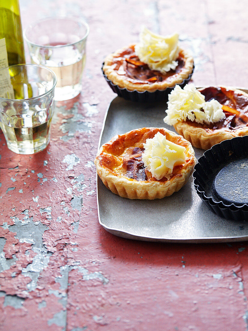 Mini quiches with Appenzeller cheese and monk's head