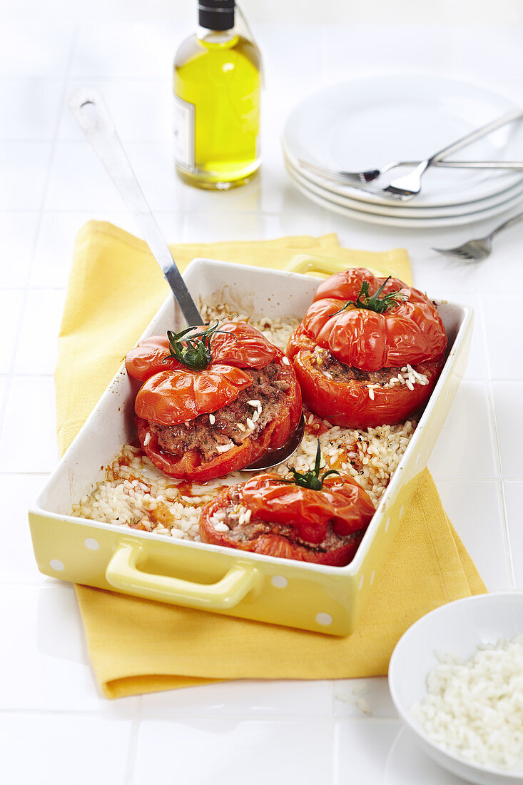 Gefüllte Tomaten mit Hackfleisch und Reis