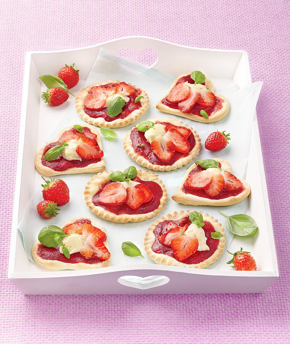 Small Strawberry And White Chocolate Pizzas