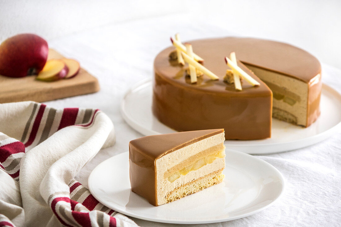 Apple-Toffee Entremet