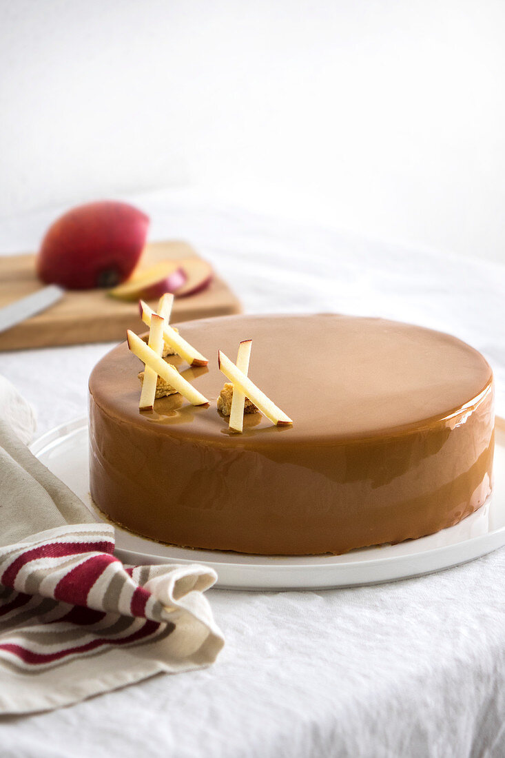 Apfel-Karamell-Moussetorte