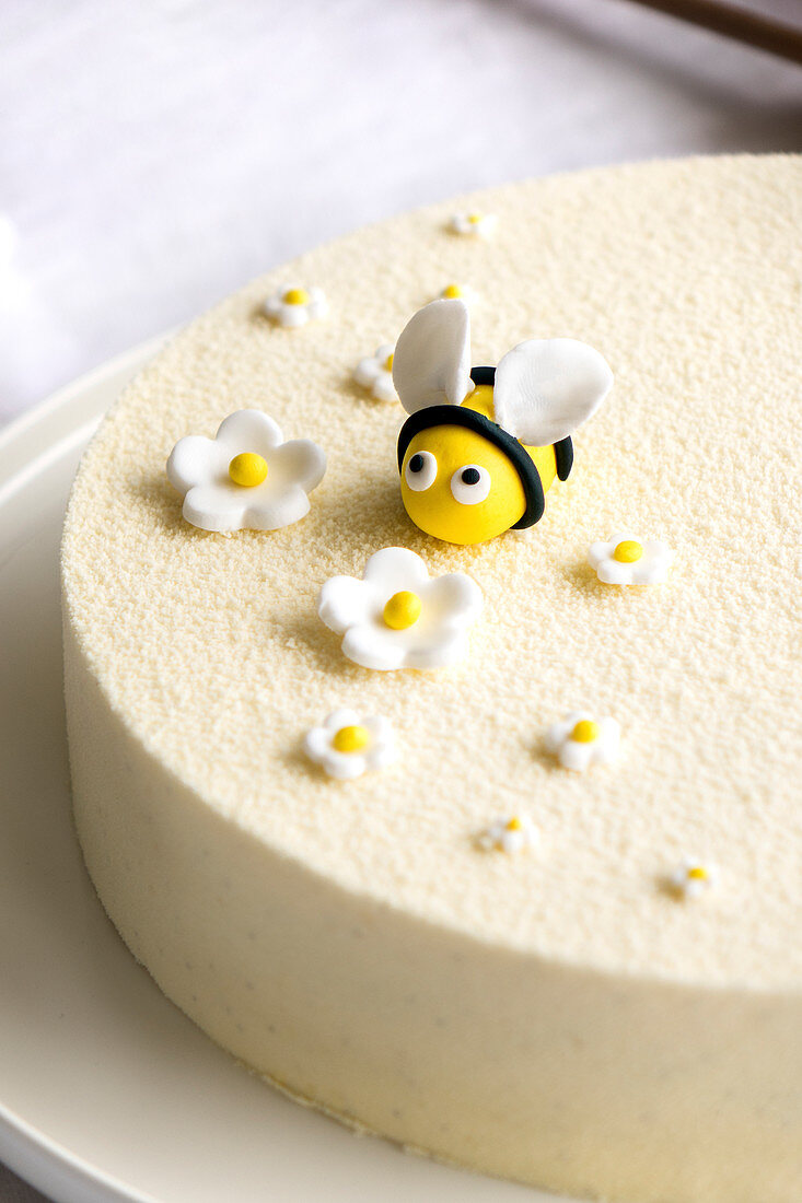 Vanilla and chestnut honey entremets