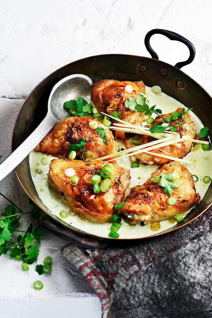 Crispy chicken with green curry