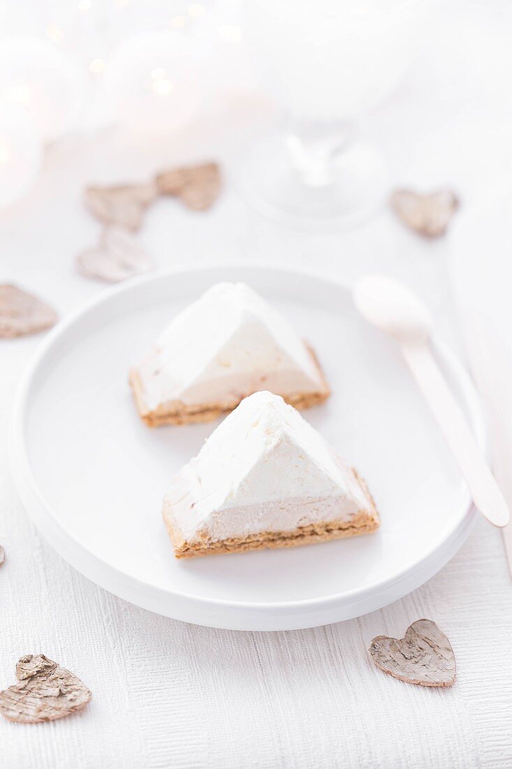 Christmas log with vanilla and hazelnut triangles