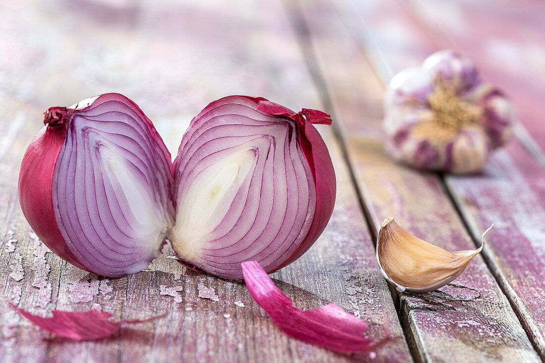 Red Onion & Pink Garlic Clove