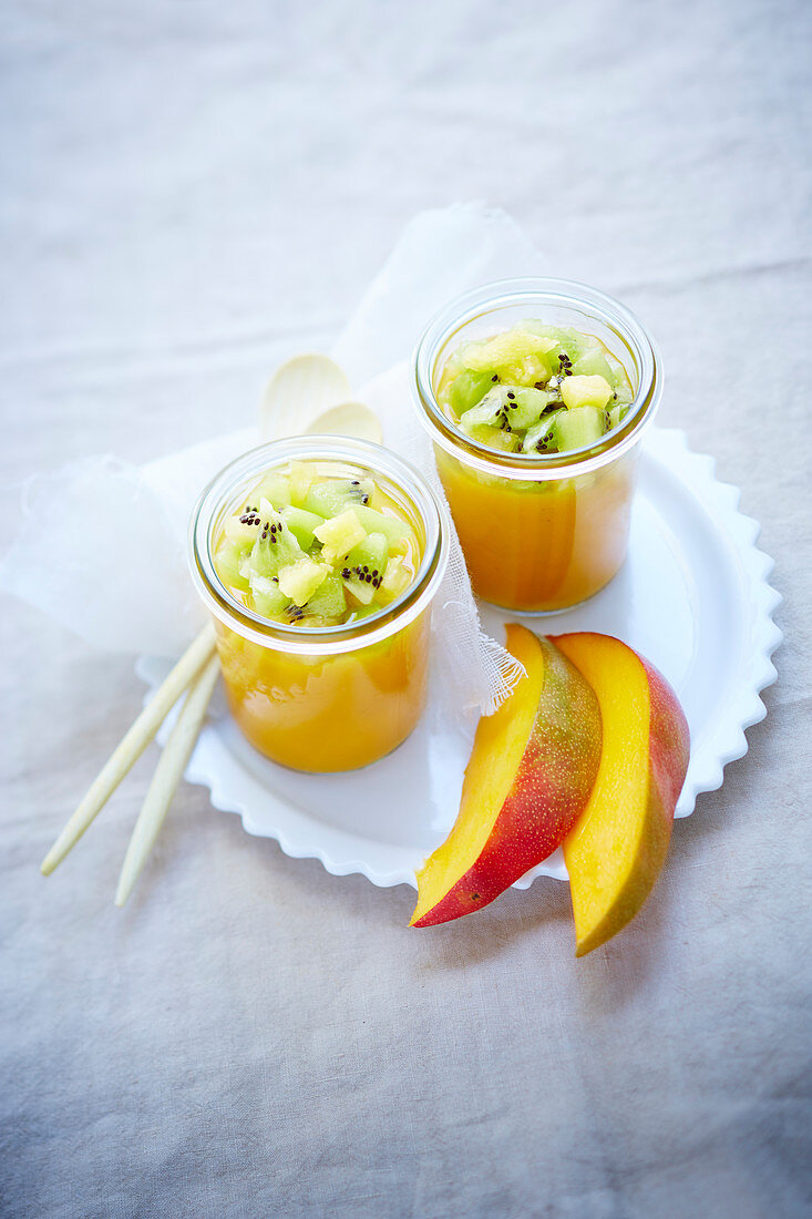 Fruchtsuppe mit Mango und Kiwi