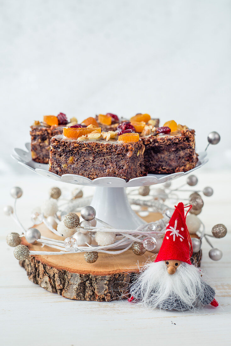 Weihnachtlicher Apfel-Mohnkuchen mit Trockenfrüchten