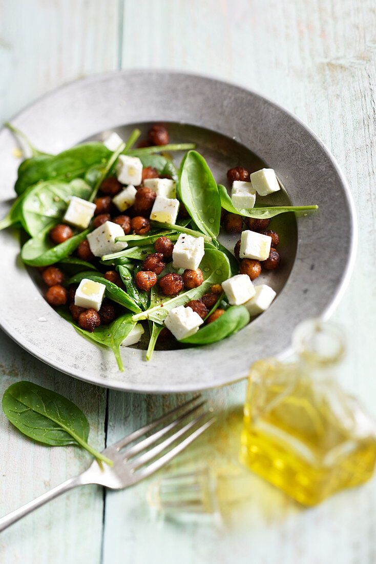 Baby spinach,feta,grille chick pea and paprika salad