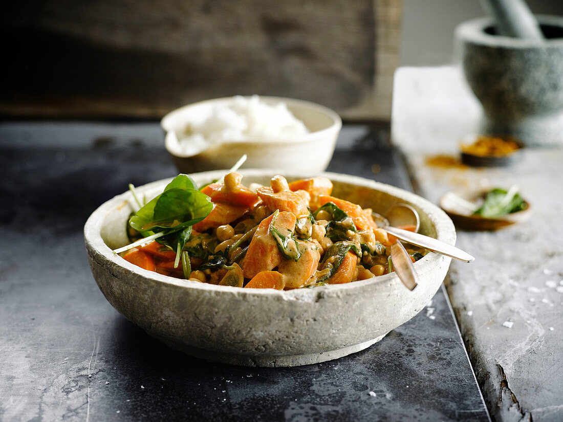 Carrot, Chickpea and Spinach Curry with Coconut Milk