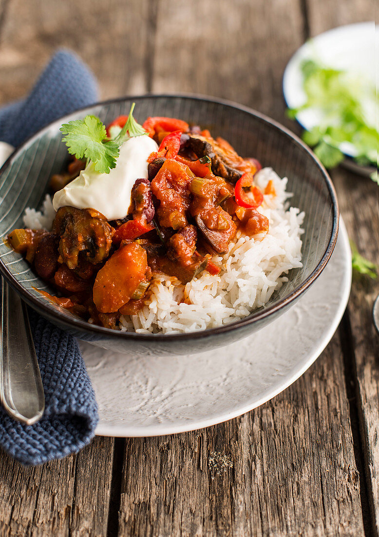 Vegetarian vegetable chilli on rice