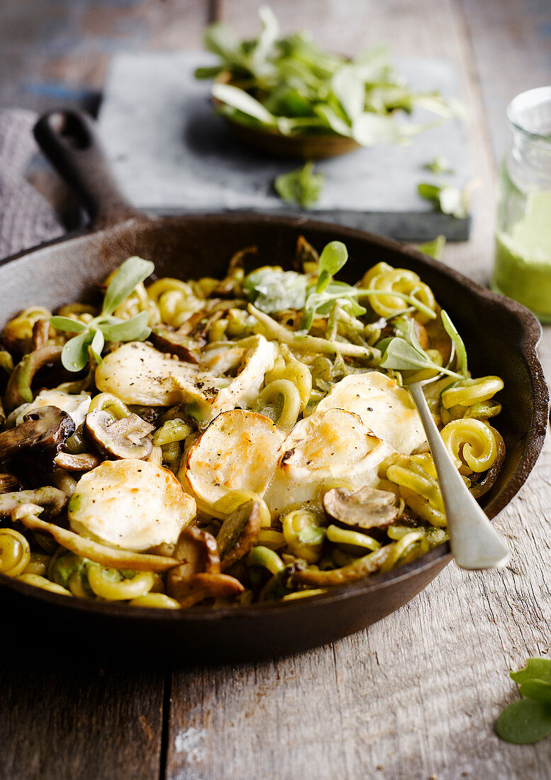 Pasta mit Champignons, Ziegenkäse und Brunnenkresse