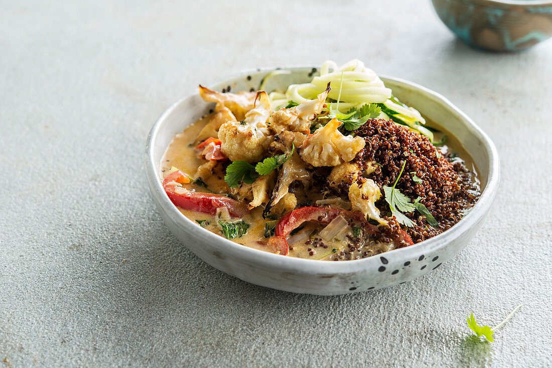 Red curry with cauliflower and quinoa (Asia)